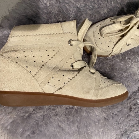 ISABEL MARANT BEIGE SUEDE PLATFORM SNEAKERS - Picture 4 of 6